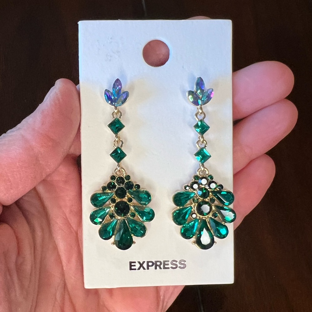 NWT Express Green Iridescent Chandelier Earrings Gold Tone Statement - Picture 3 of 6
